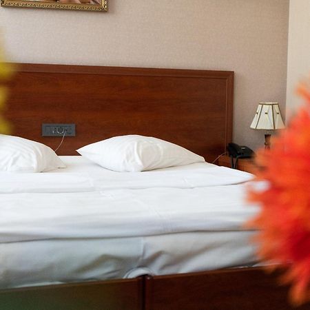 Park Avenue Hotel Jerevan Buitenkant foto