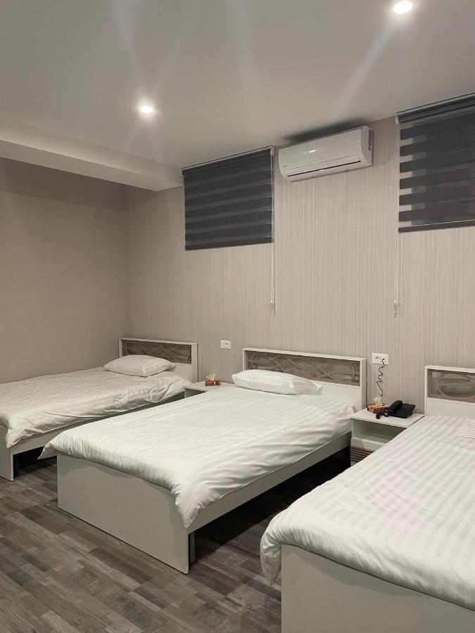 Park Avenue Hotel Jerevan Buitenkant foto