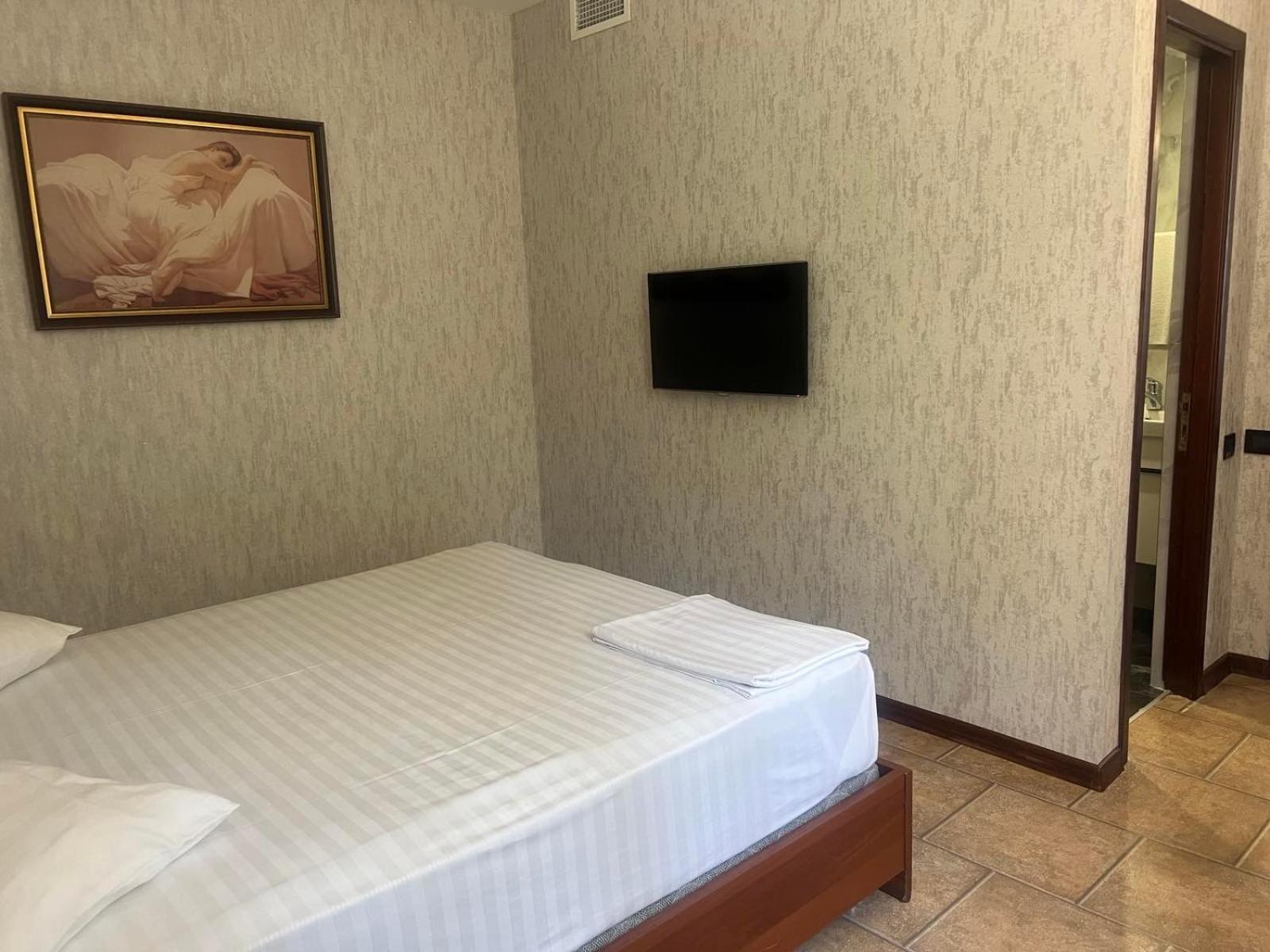 Park Avenue Hotel Jerevan Buitenkant foto