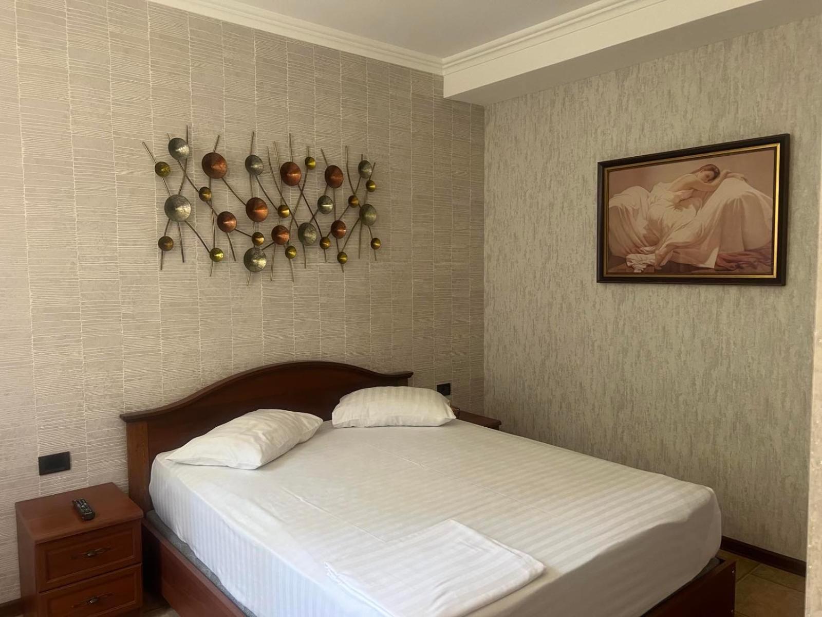 Park Avenue Hotel Jerevan Buitenkant foto