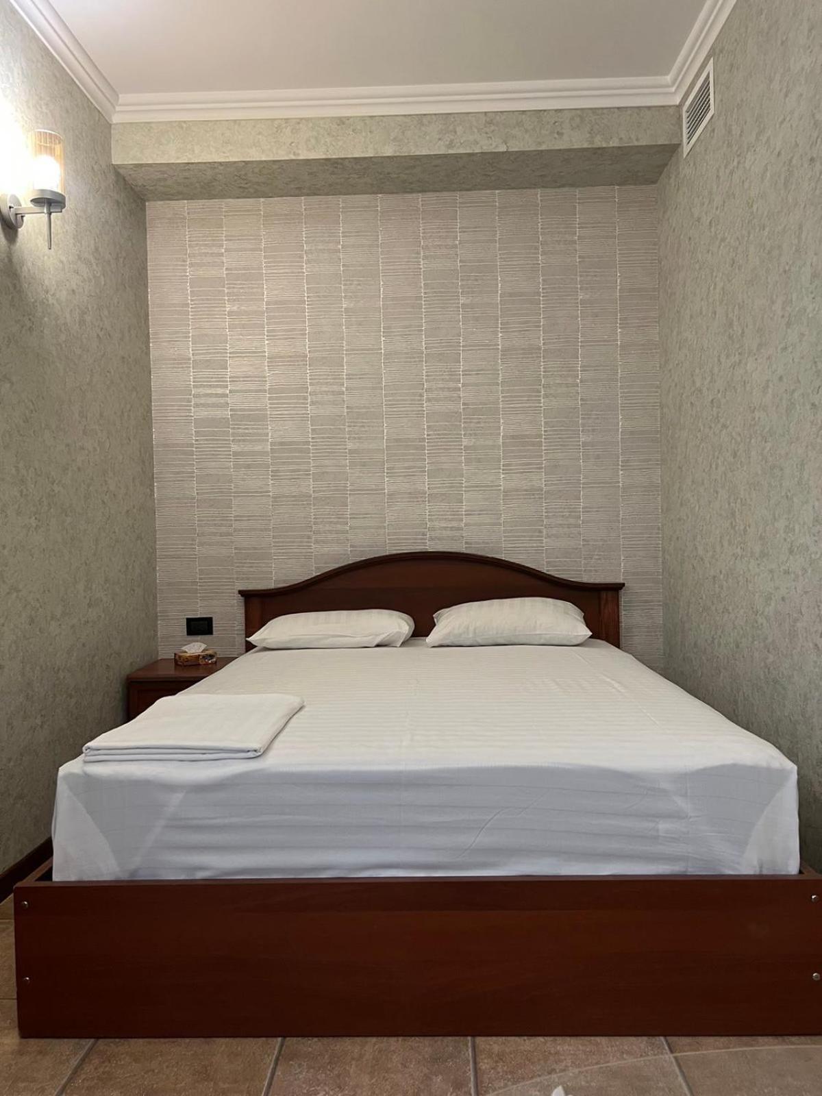 Park Avenue Hotel Jerevan Buitenkant foto