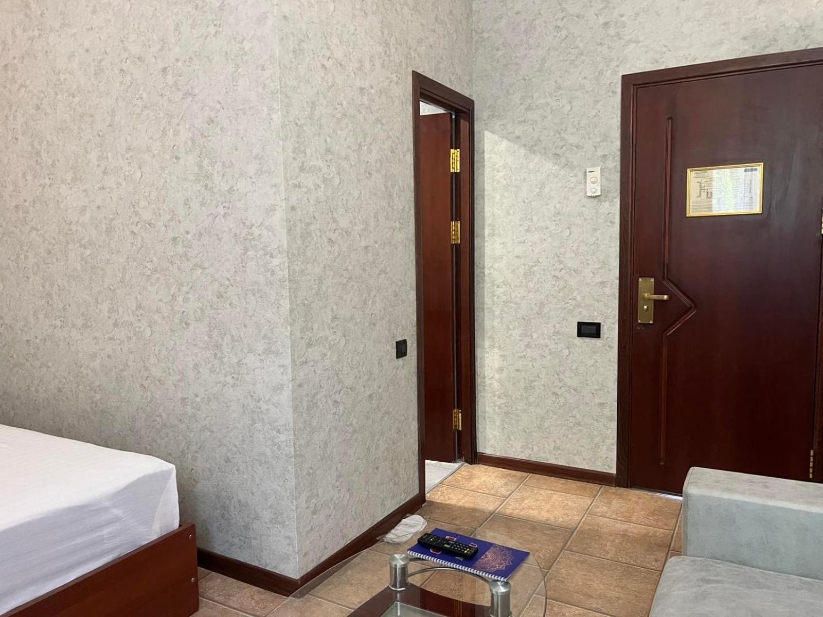 Park Avenue Hotel Jerevan Buitenkant foto