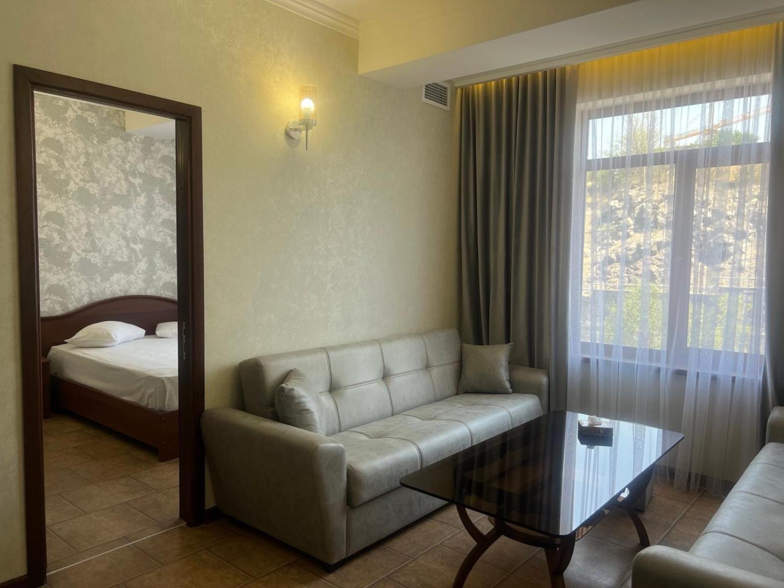 Park Avenue Hotel Jerevan Buitenkant foto