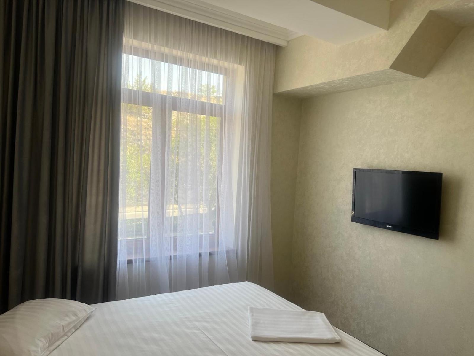 Park Avenue Hotel Jerevan Buitenkant foto