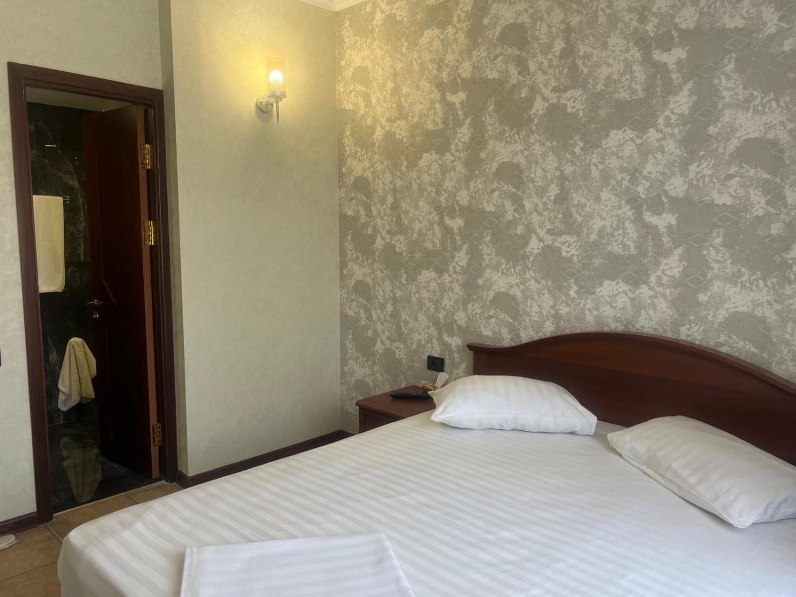 Park Avenue Hotel Jerevan Buitenkant foto