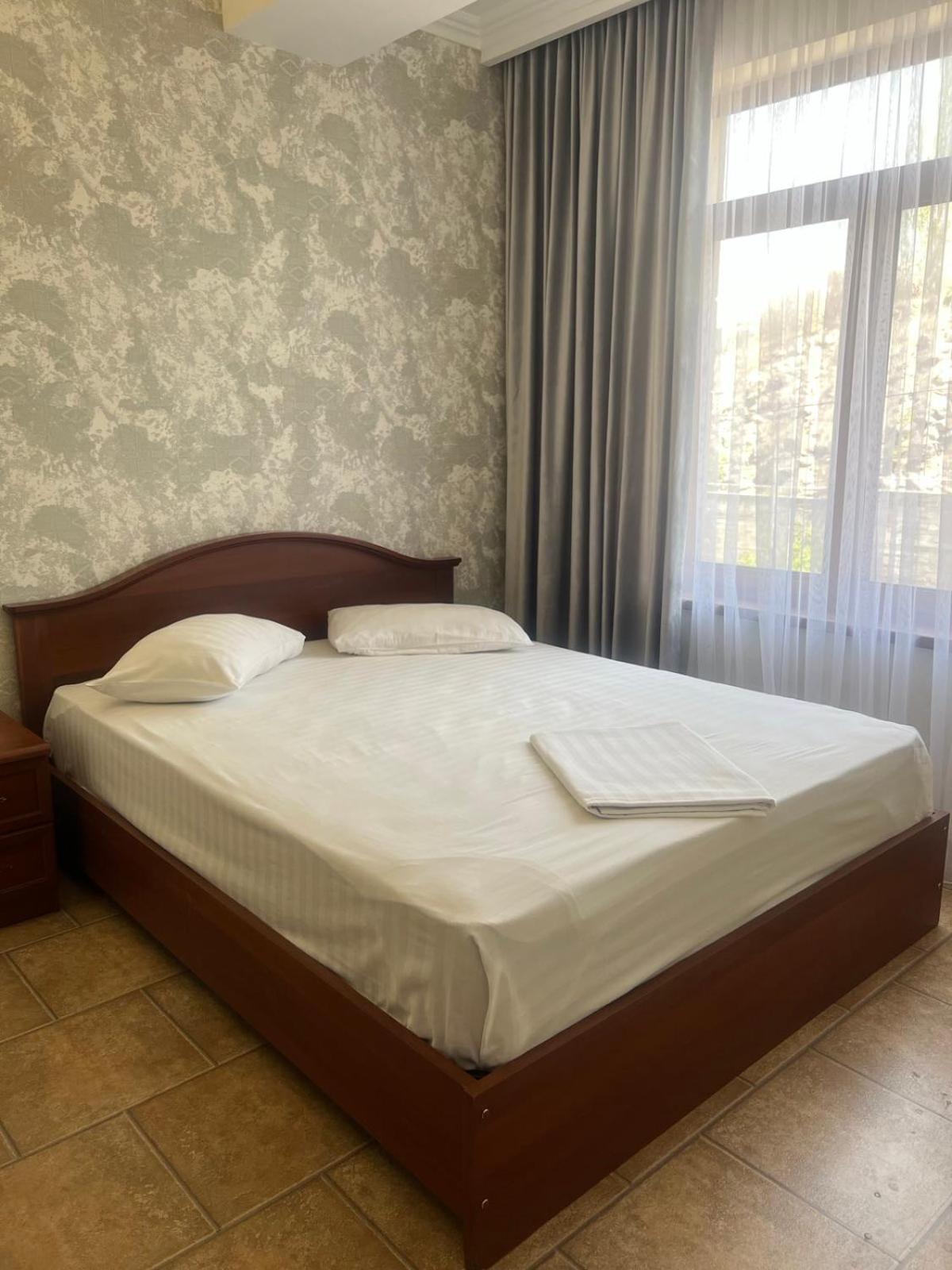 Park Avenue Hotel Jerevan Buitenkant foto