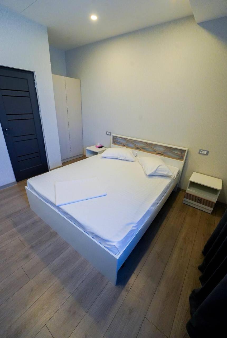 Park Avenue Hotel Jerevan Buitenkant foto