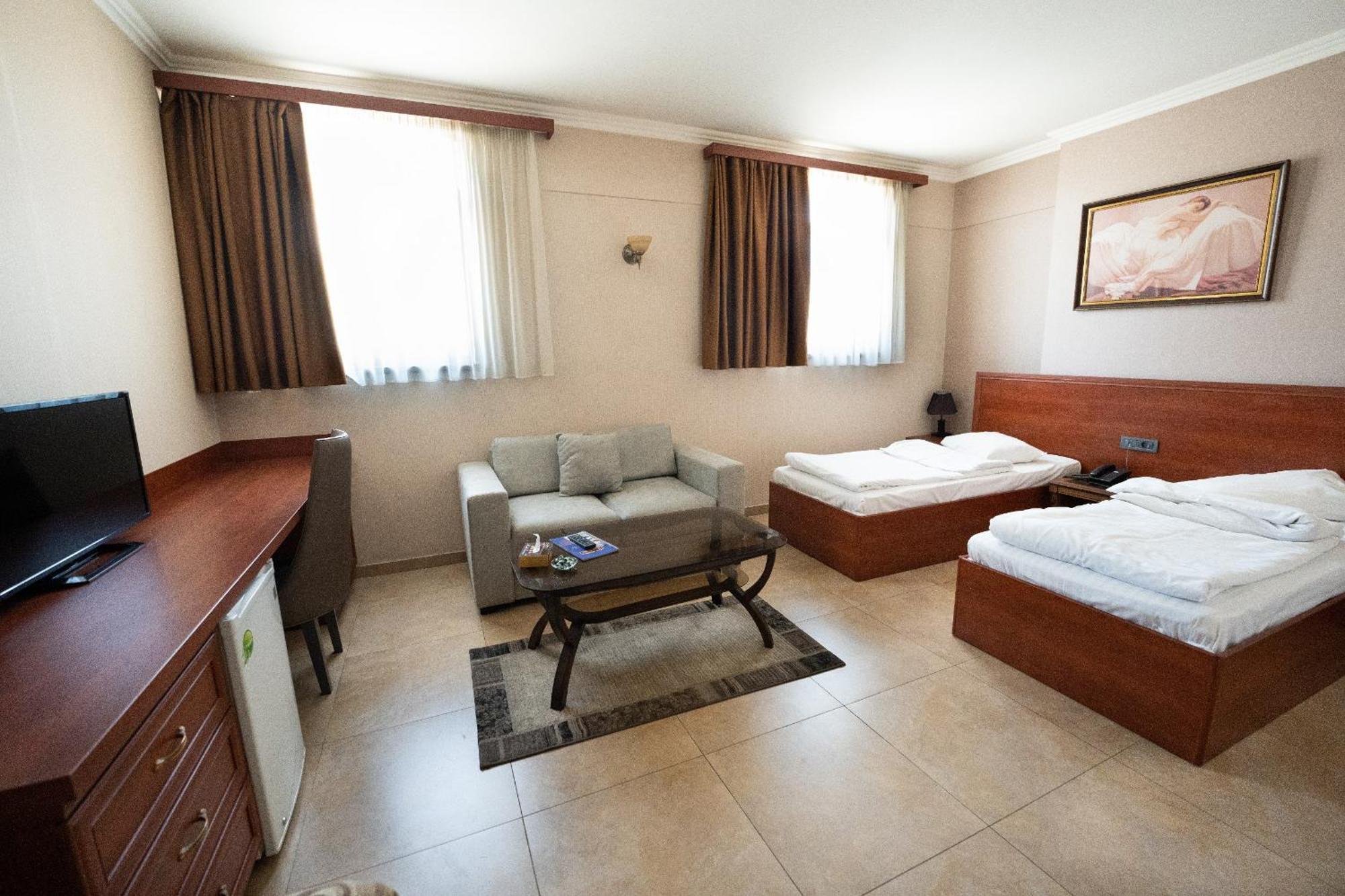 Park Avenue Hotel Jerevan Buitenkant foto