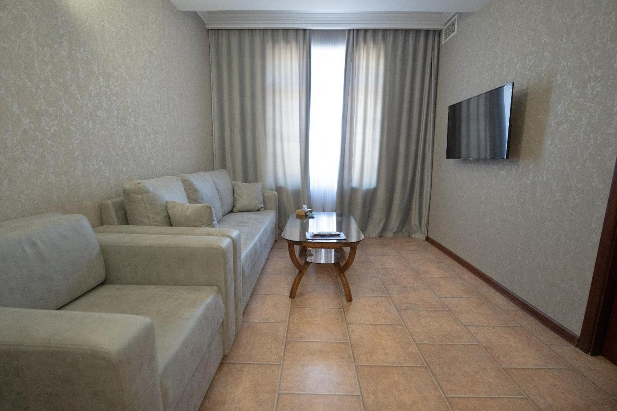 Park Avenue Hotel Jerevan Buitenkant foto