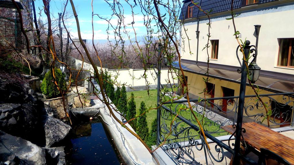 Park Avenue Hotel Jerevan Buitenkant foto