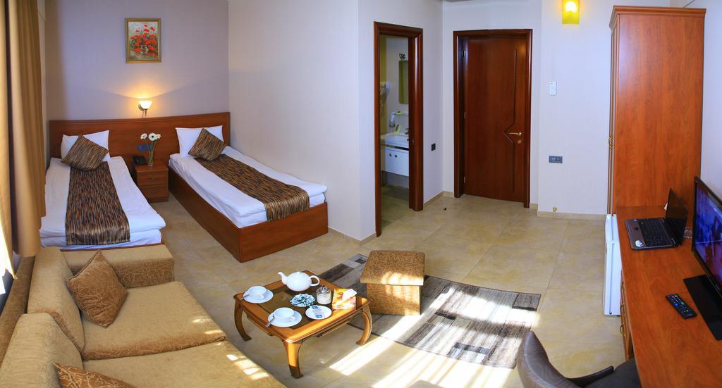 Park Avenue Hotel Jerevan Buitenkant foto