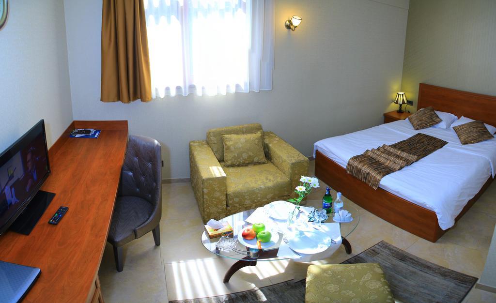 Park Avenue Hotel Jerevan Buitenkant foto
