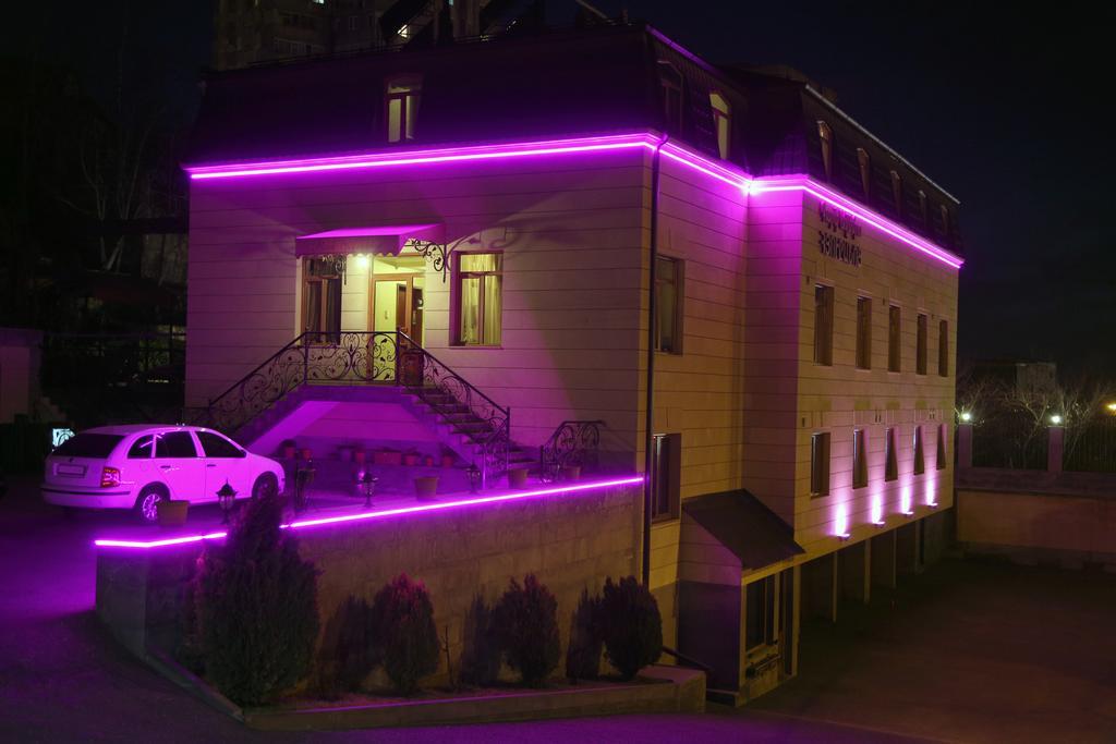Park Avenue Hotel Jerevan Buitenkant foto