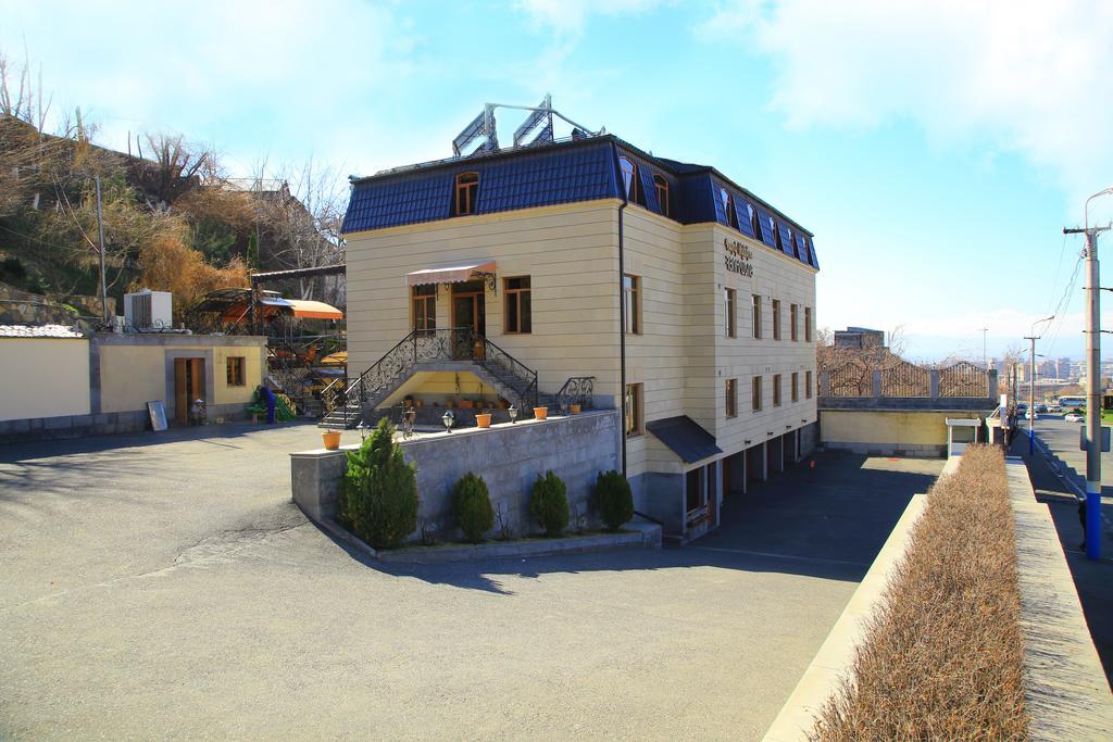 Park Avenue Hotel Jerevan Buitenkant foto