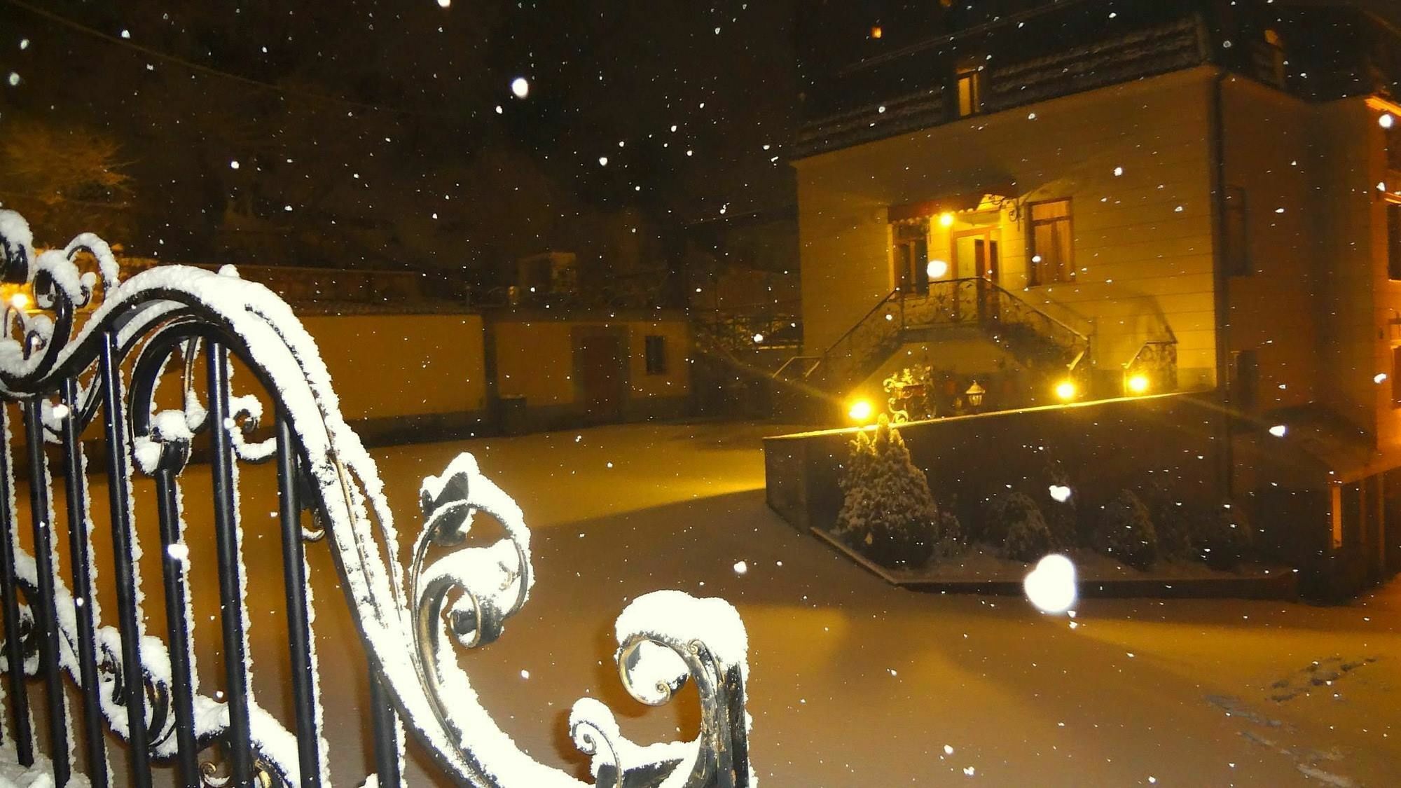 Park Avenue Hotel Jerevan Buitenkant foto